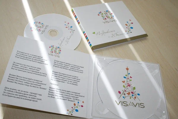 VIS-A-VIS — Identity and anniversary, view 06